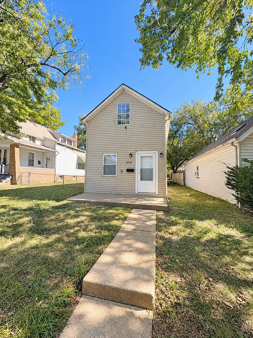 Cozy 2 bedroom home 2 blocks from Carondelet Park — Photo 1