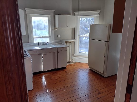 3rd image of 223 N Kalamazoo Ave #4