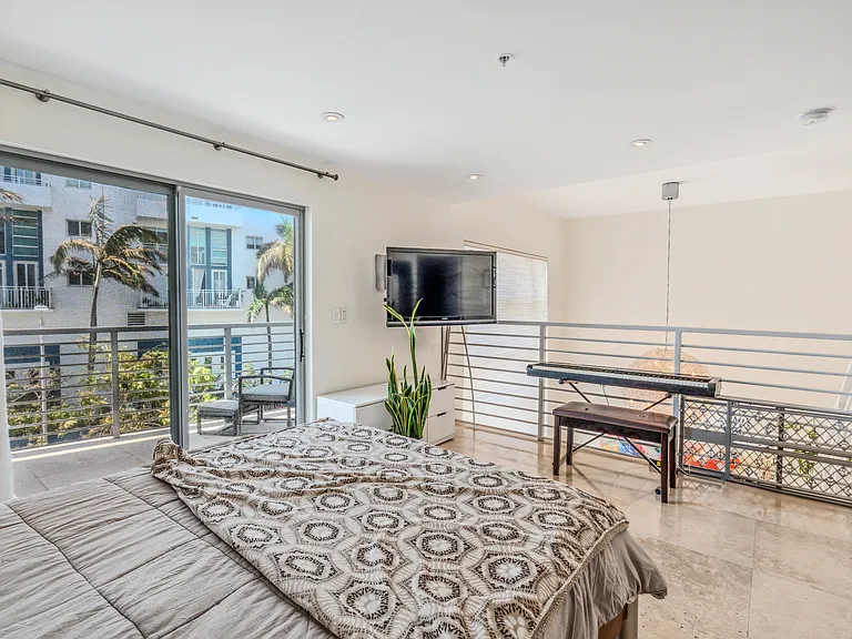 7700 Collins Ave #3 — Photo 18