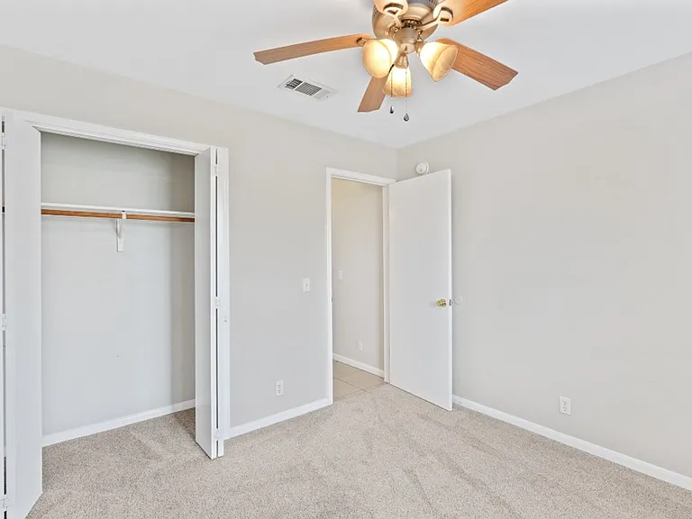 604 Maplecreek Dr — Photo 19