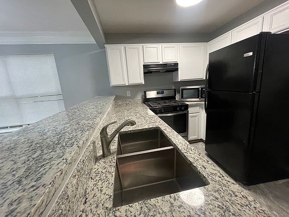 5th image of 3614 Regency Park Dr