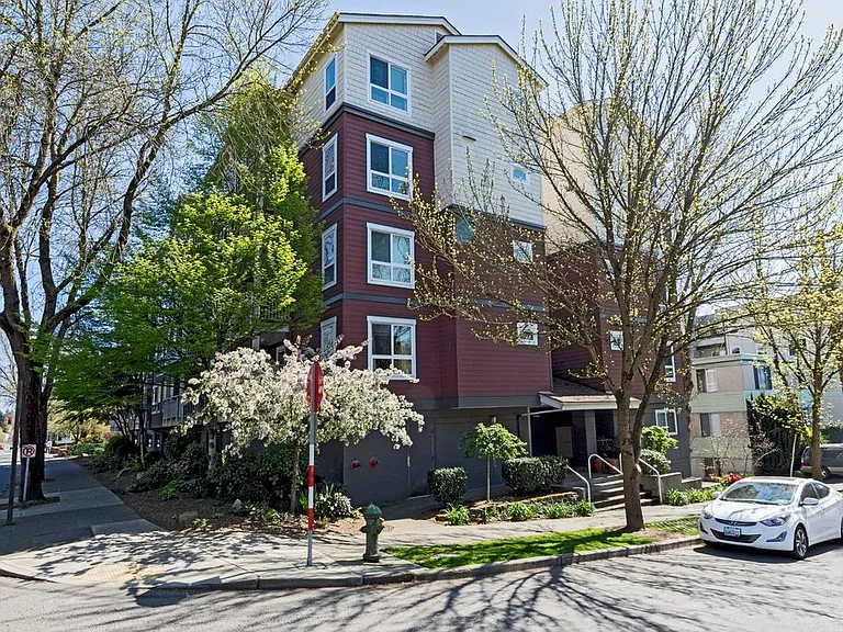 2805 NE 125th St #501 — Photo 2
