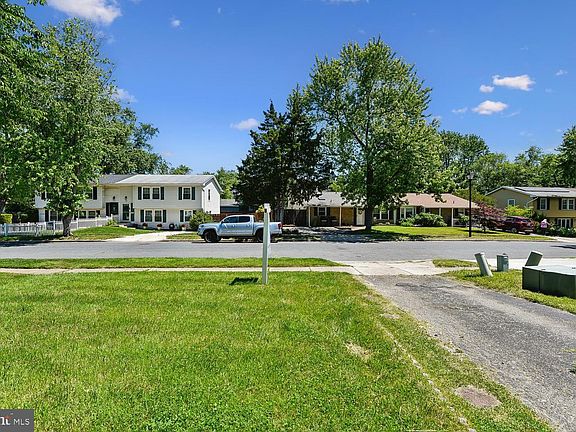 4th image of 1335 Hallock Dr