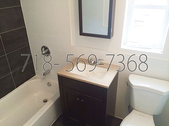 4th image of 881 Swinton Ave #1R