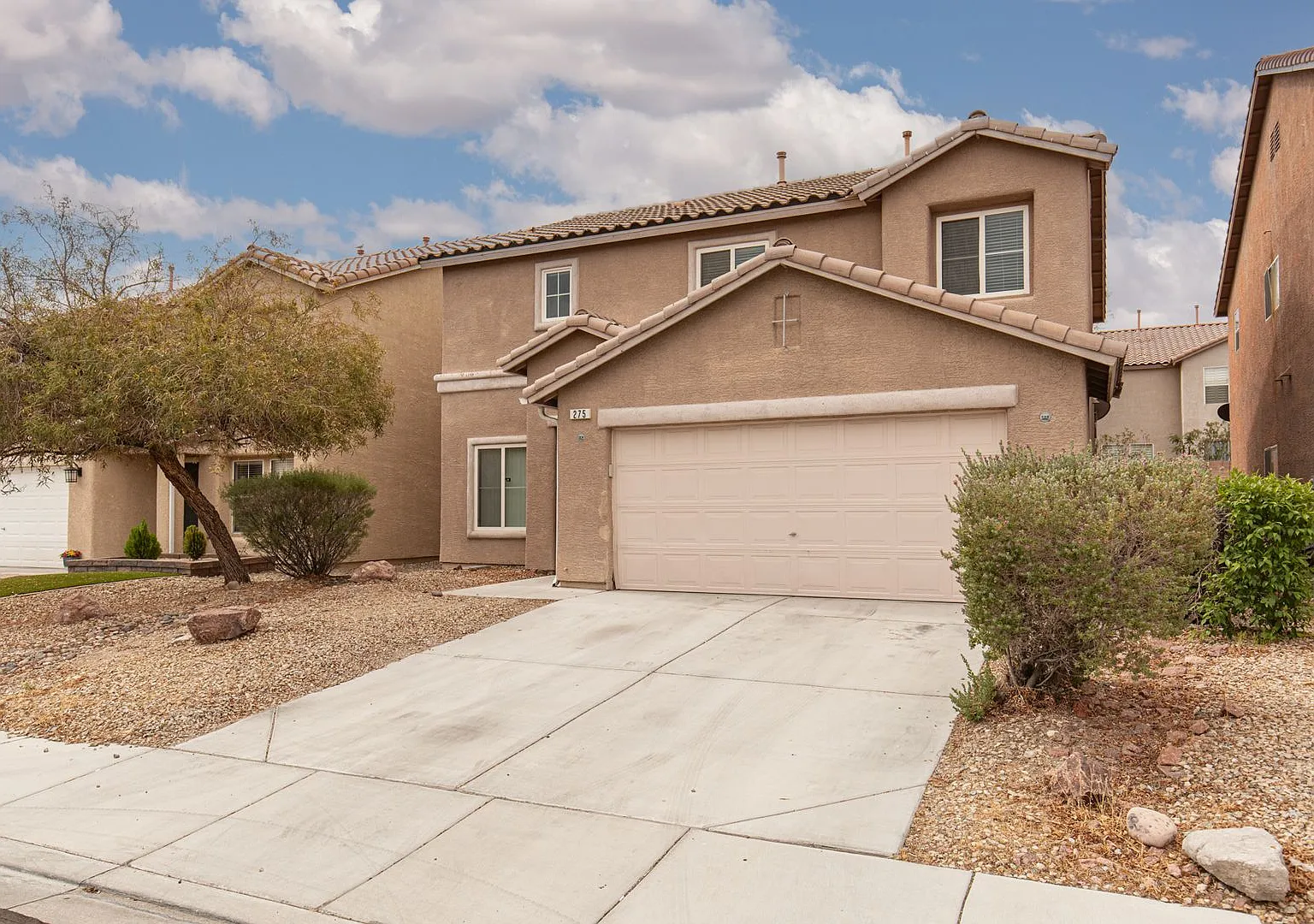 Silverado Ranch - Large 4 Bedroom, 2.5 Bath — Photo 2