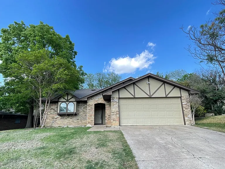 2917 Elsinor Dr — Photo 1