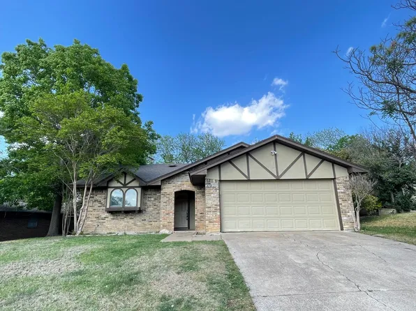2917 Elsinor Dr, Fort Worth, TX 76116