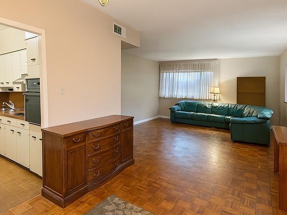 5th image of 1960 N Pkwy APT 411