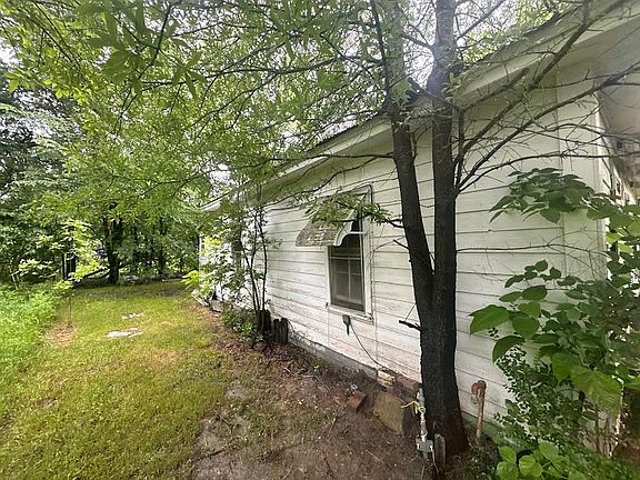 2nd image of 500 E McKinney Ave