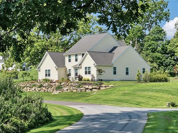 2645 Longridge Dr, Hellertown, PA 18055