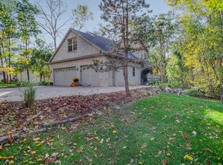 7485 Windwood Beach Dr, Linden, MI 48451