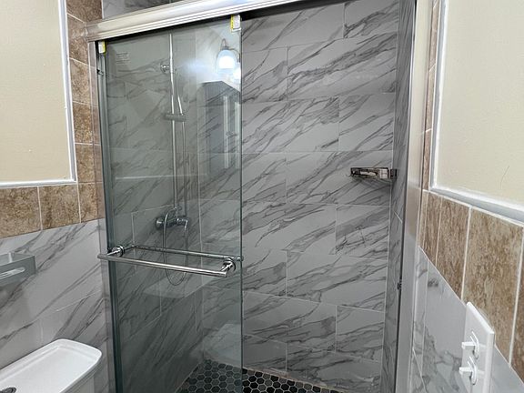 3rd image of 806 N Broad St #2-B