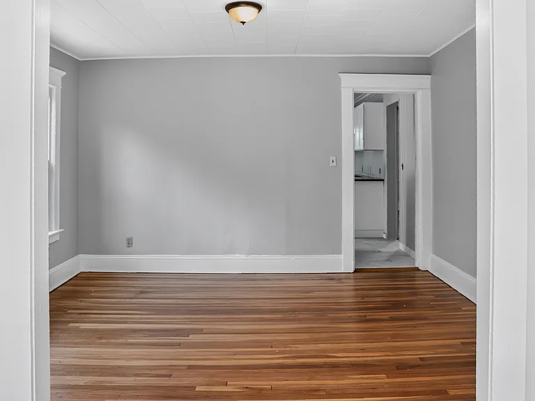 25-27 Woodlawn St #2 — Photo 16