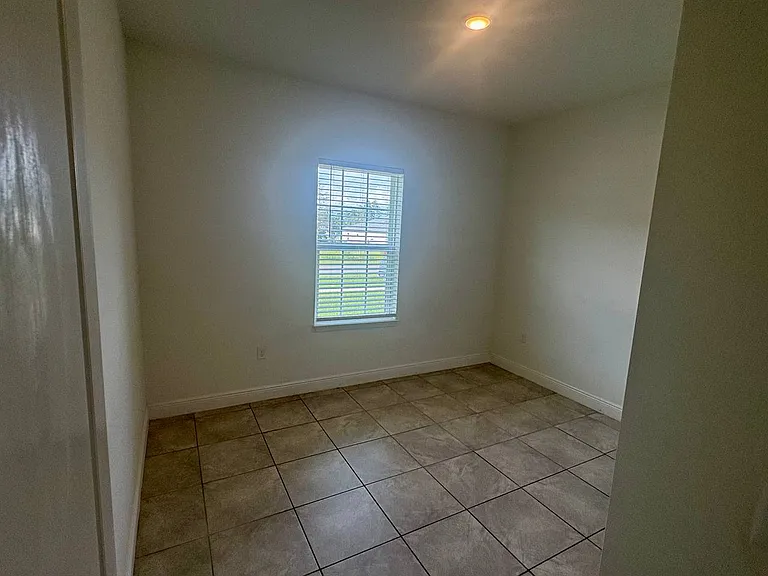 176 Marion Oaks Trl — Photo 4