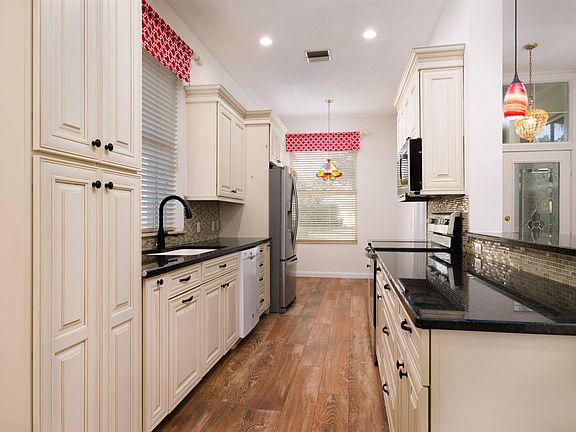 3rd image of 2531 SW Greenwich Way