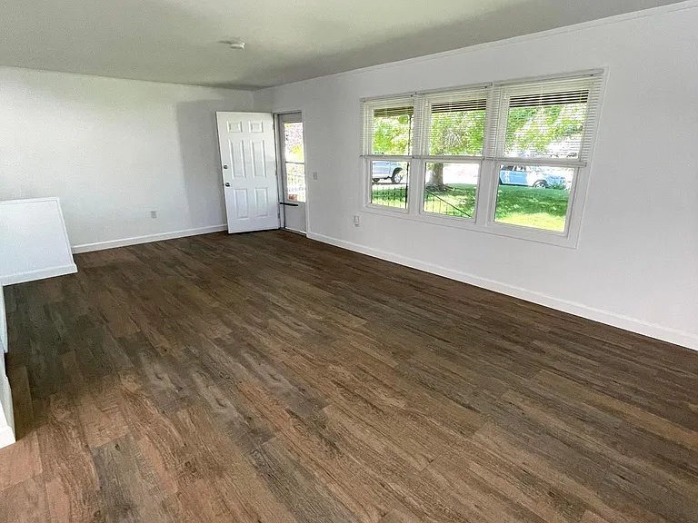 1312 Mahan Ave — Photo 4