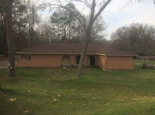 686 Lakeside Dr, Vicksburg, MS 39180