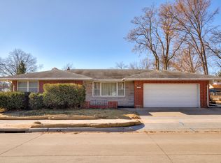 817 E Douglas Ave, Des Moines, IA 50316