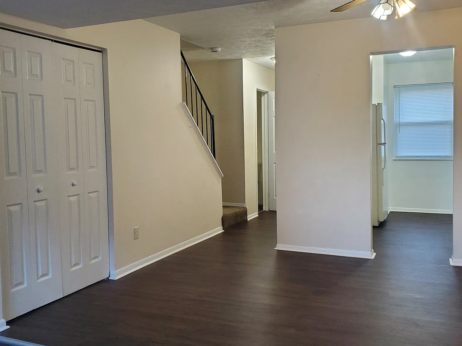 2 bed, 1.5 bath, 920 sqft, $950 — Photo 4