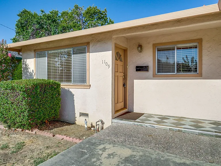1109 White Cliff Dr — Photo 7