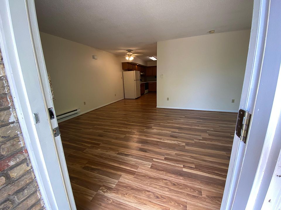 1st image of 400 Gies St