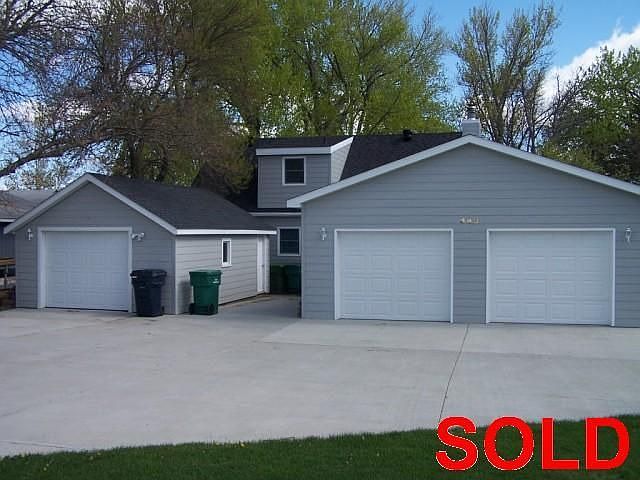 1st image of 448 N Lake Dr