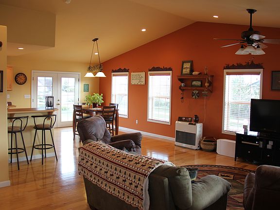 2nd image of 104 Vardon Ct