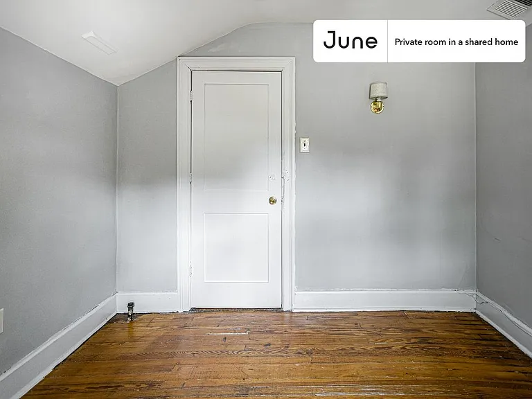 1214 Michigan Ave NE #F — Photo 3