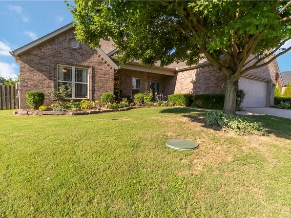 1202 Lexington Cir, Springdale, AR 72762