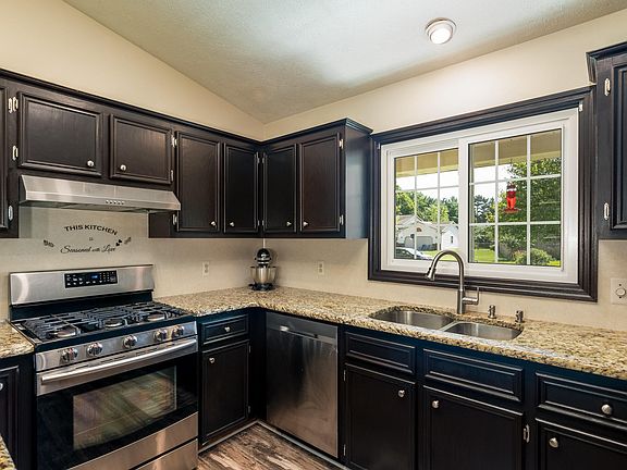 3rd image of 4252 Redwood Ln