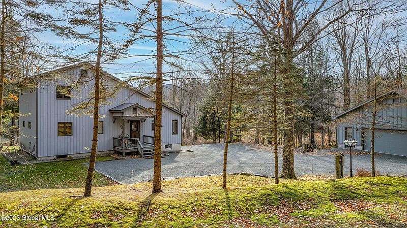 3rd image of 110 Hemlock Drive