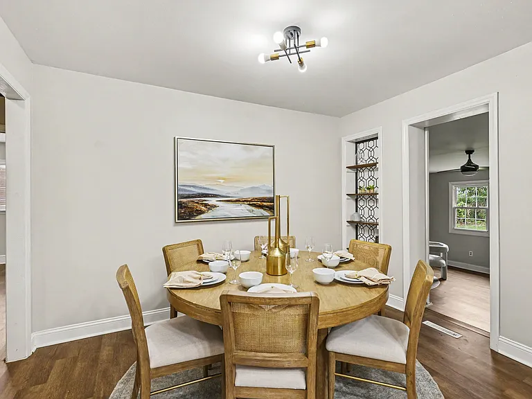 3430 Meredith Ave — Photo 9