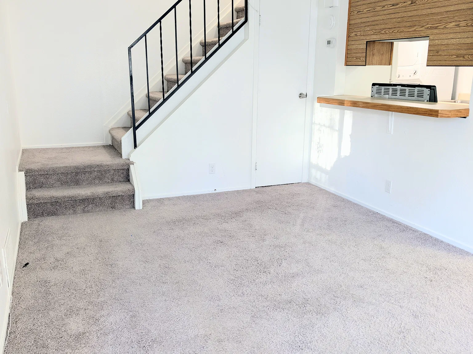 2 bed, 1.5 bath, 900 sqft, $1,800 — Photo 3