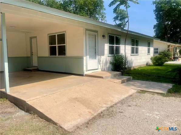 413 Vickers Ave, Seguin, TX 78155