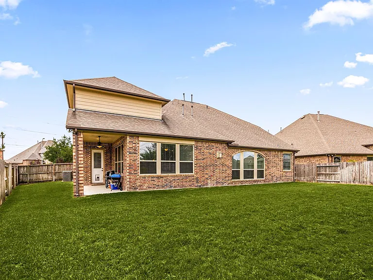 9338 Taylor Cliff Ln — Photo 39