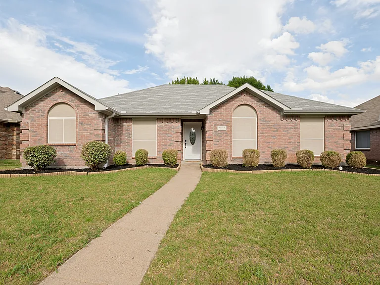 8160 Tower Rd — Photo 2