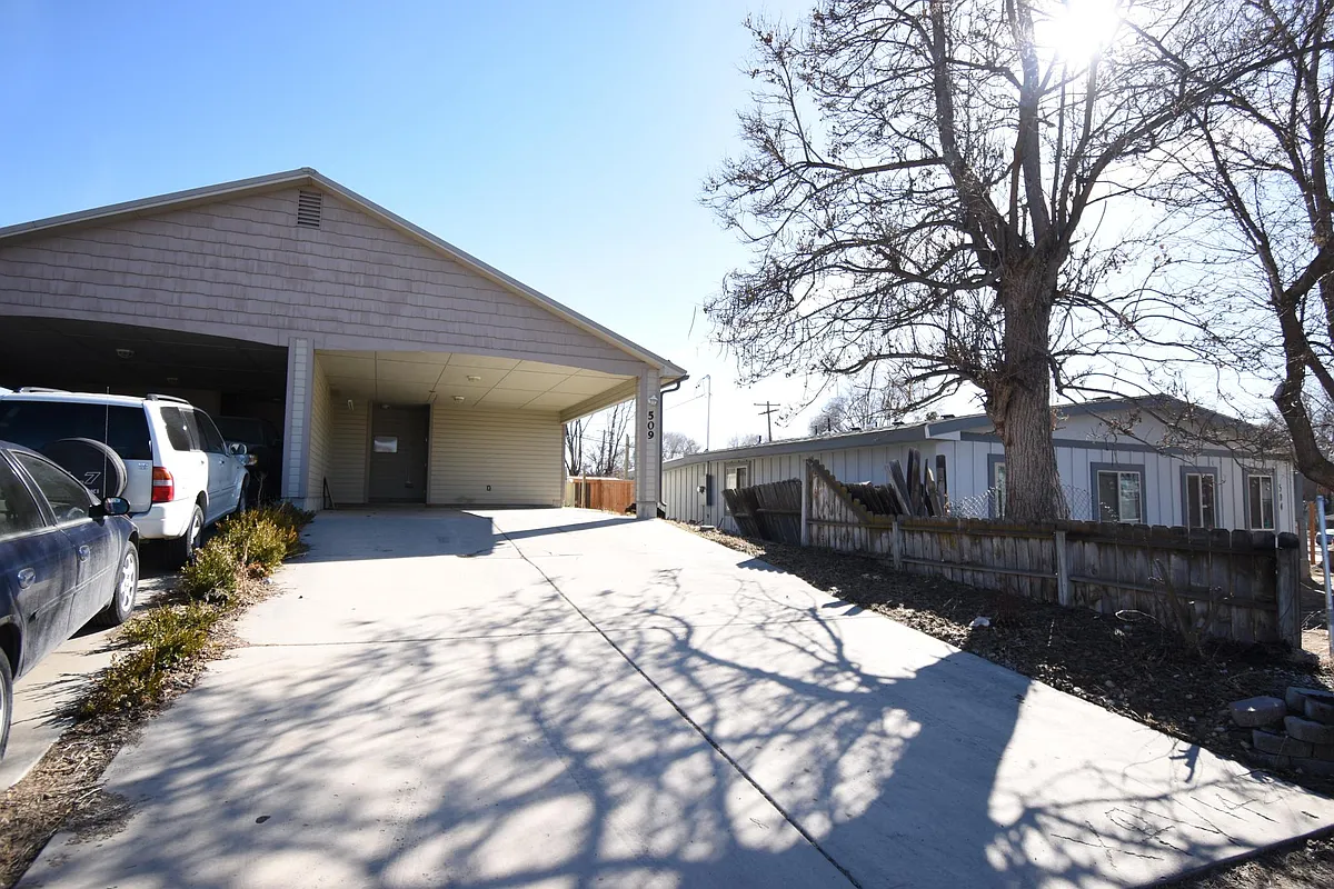 Building Photo - 509 Elmwood Dr