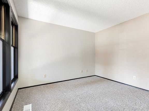 2nd image of 37 Abingdon Ln