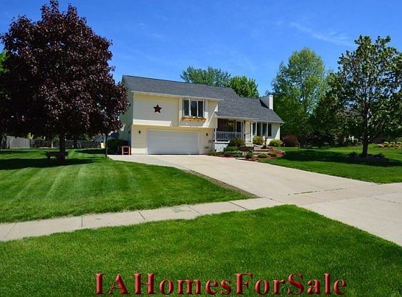 Front Yard - Beautifully kept 3/4 acre lot on quiet, desirable cul-de-sac.