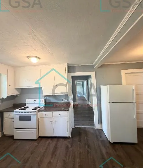109 Watts Ave — Photo 5