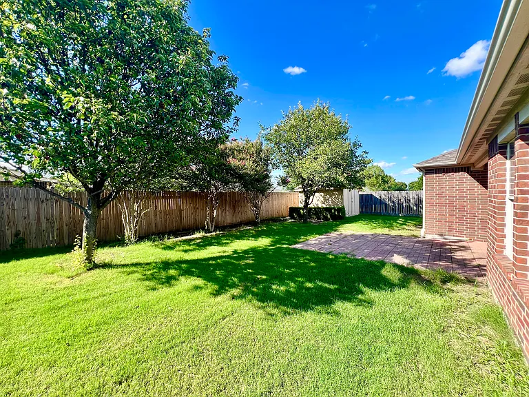 903 Mazatlan Ct — Photo 15