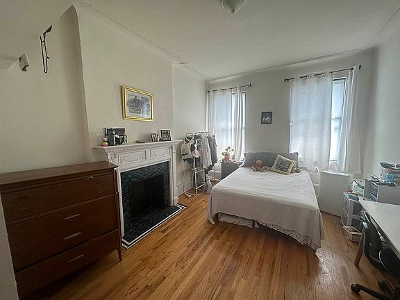 4th image of 100 W 105th St APT E3