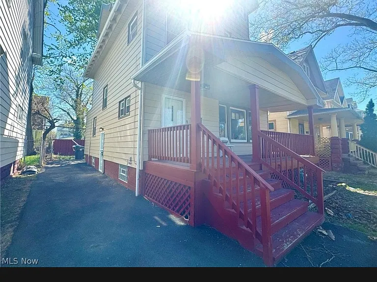 9606 Parmelee Ave — Photo 5