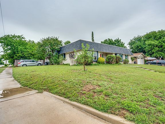 2nd image of 1616 Country Manor Rd