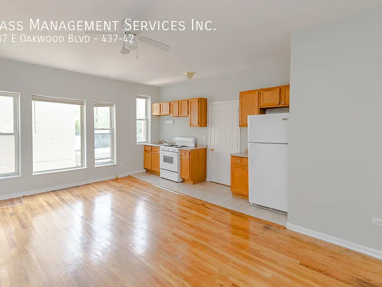 427-39 E Oakwood Blvd — Photo 28
