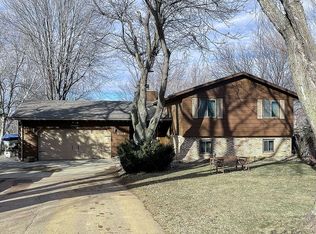 6104 E 23rd St, Sioux Falls, SD 57110