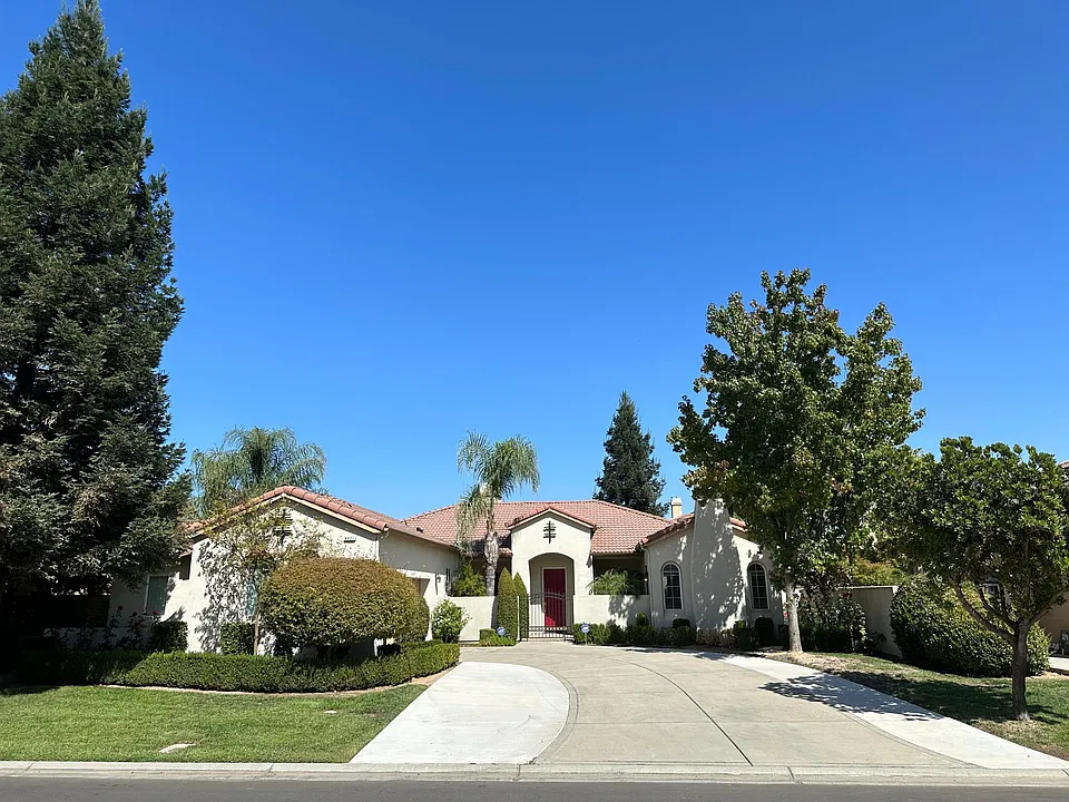 8820 Laguna Dr
