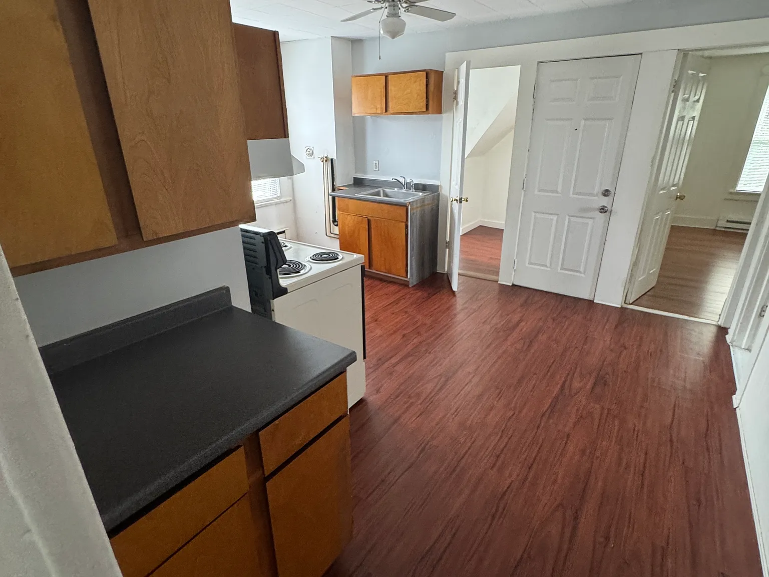 2 bed, 890 sqft, $1,295 — Photo 4