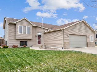 2024 Harbour Oak Dr SE, Owatonna, MN 55060