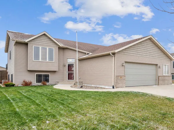 2024 Harbour Oak Dr SE, Owatonna, MN 55060